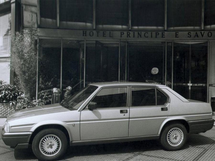  Alfa Romeo 90 2.5 V6 1984 года  (фото 4 из 5)